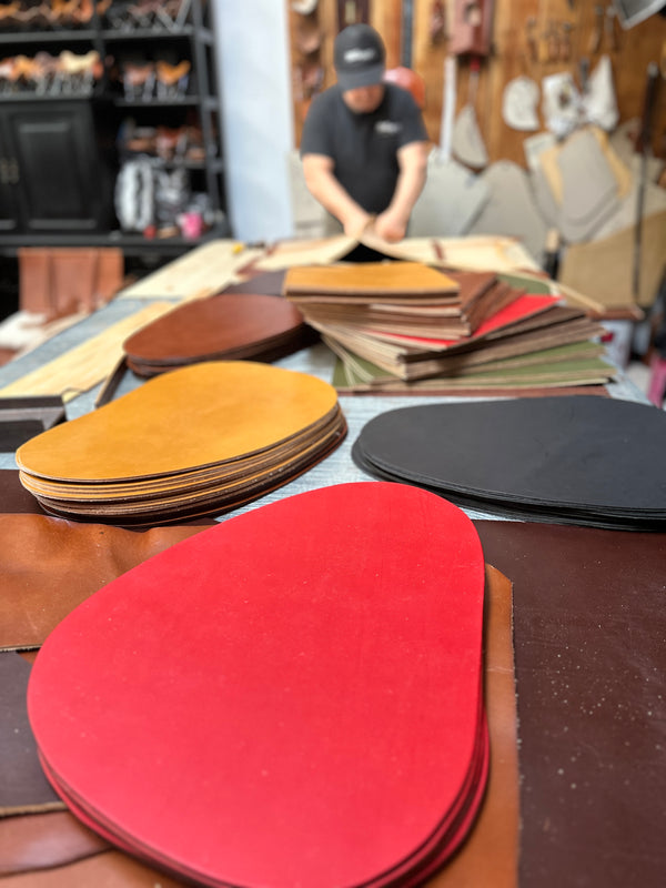 手工皮革餐垫 12x18 英寸 – 植物鞣制全粒面餐桌垫，优质礼品