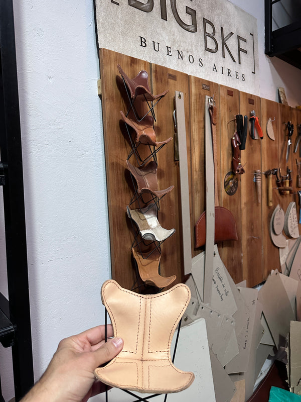 MINIATURE 1:6 SCALE POLO BUTTERFLY CHAIR FOR DESKTOP