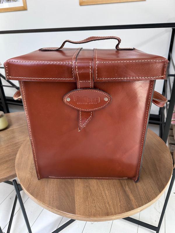 带提手的豪华皮革酒盒，可装6瓶葡萄酒