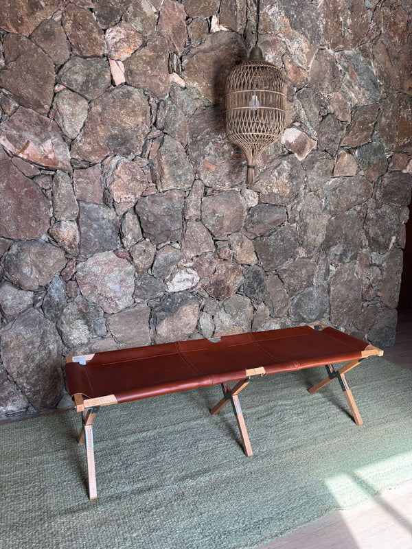 巴勒莫床凳（灵感源自1880年芬比军用床的历史设计）