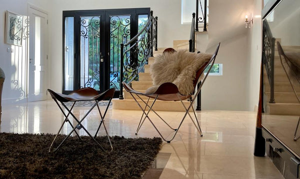 Polo 皮革蝴蝶椅带脚凳