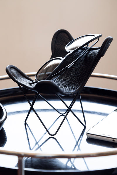 MINIATURE 1:6 SCALE BUTTERFLY CHAIR FOR DESKTOP