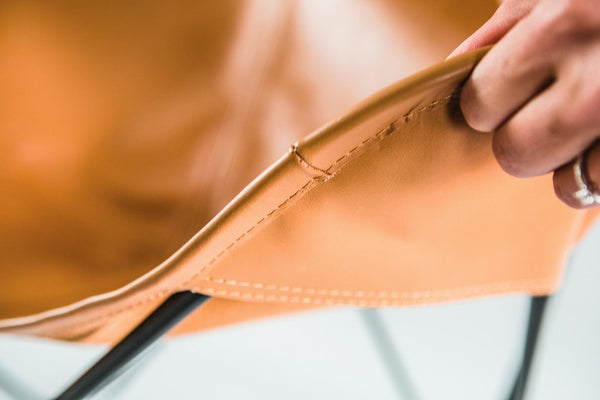 VAQUETA LEATHER BUTTERFLY CHAIR WITH OTTOMAN